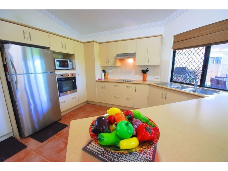 8 Seabrook Circuit, Bushland Beach QLD 4818