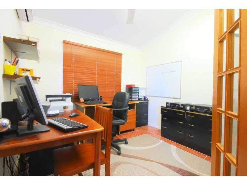 8 Seabrook Circuit, Bushland Beach QLD 4818