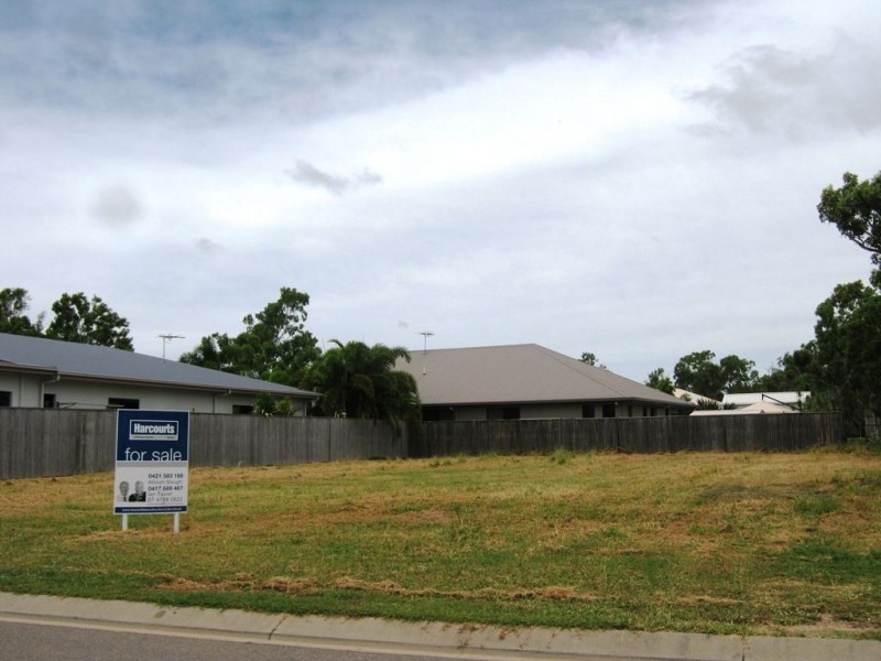 18 Margarita Ave, Bushland Beach QLD 4818