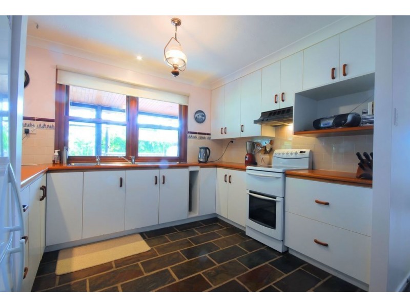 4 Fuchsia Court, Bushland Beach QLD 4818