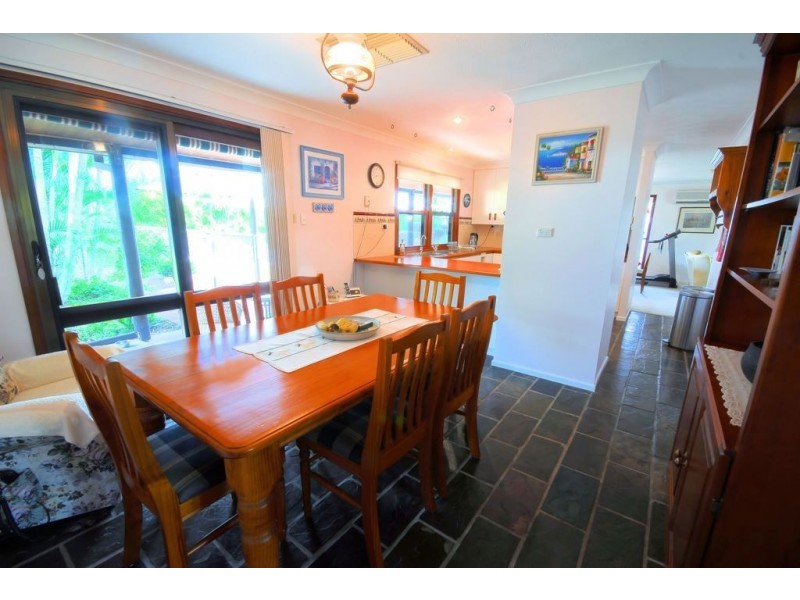 4 Fuchsia Court, Bushland Beach QLD 4818