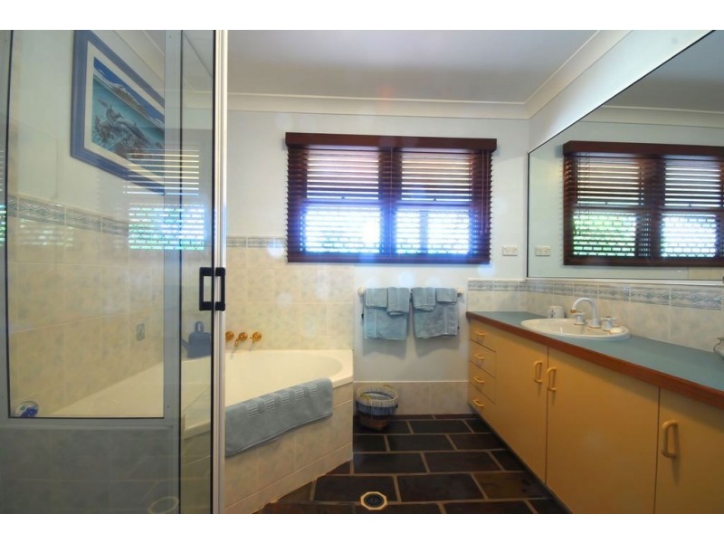 4 Fuchsia Court, Bushland Beach QLD 4818