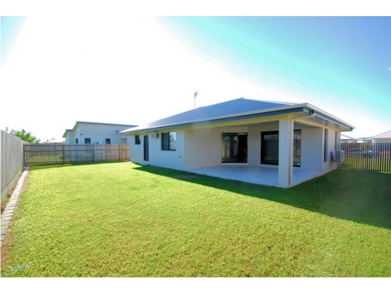 8 Summergold Street, Mount Low QLD 4818