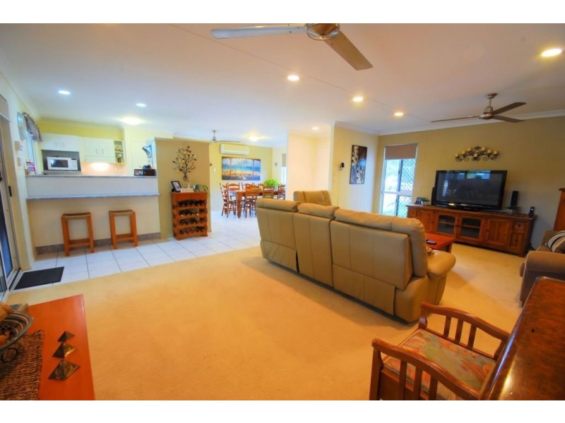 4 Joshua Crescent, Bushland Beach QLD 4818