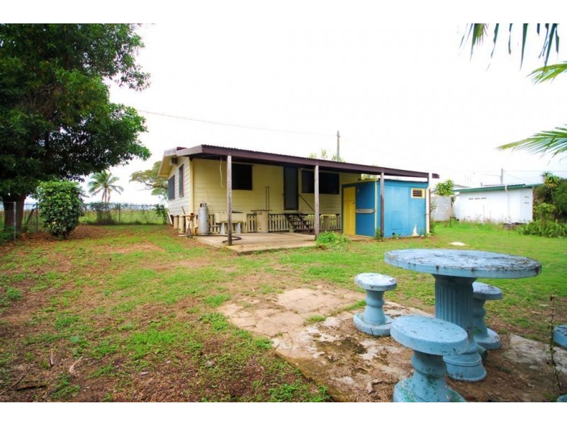 49 Esplanade, Balgal Beach QLD 4816