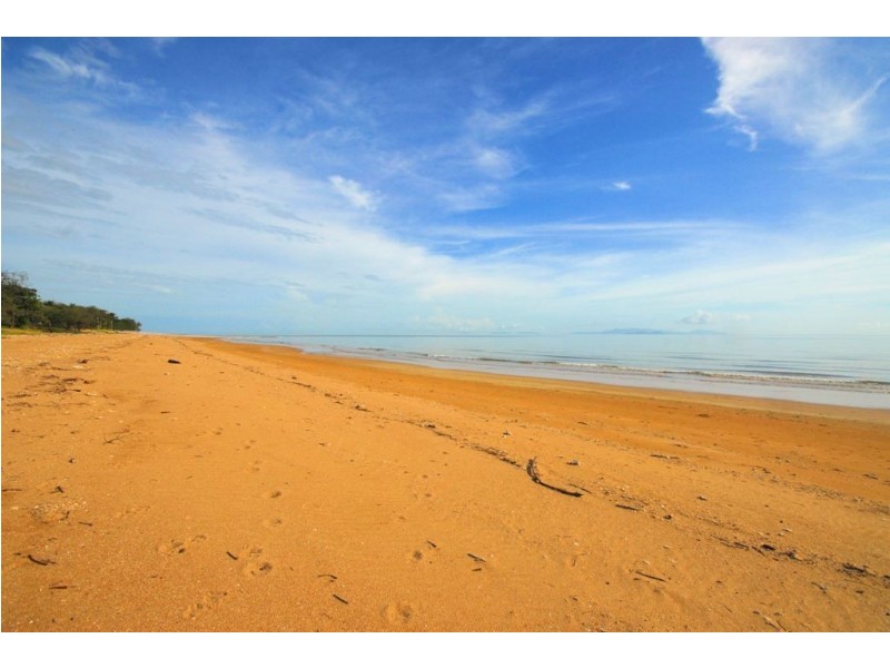 49 Esplanade, Balgal Beach QLD 4816