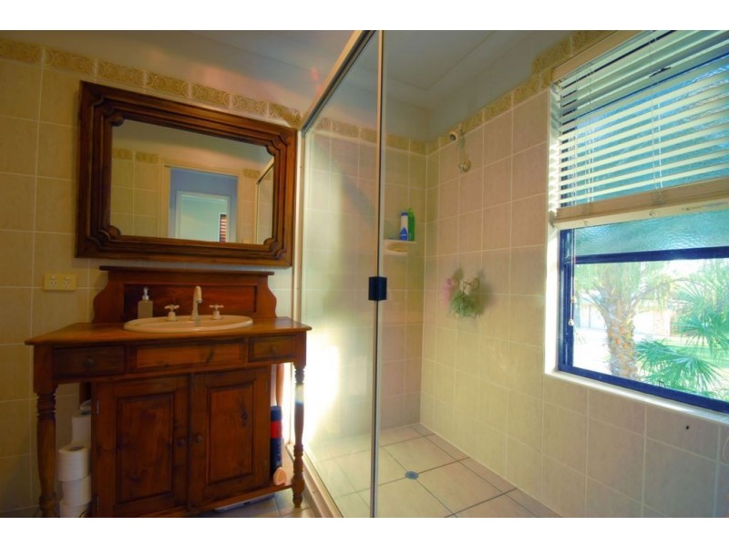 7 Melia Court, Bushland Beach QLD 4818