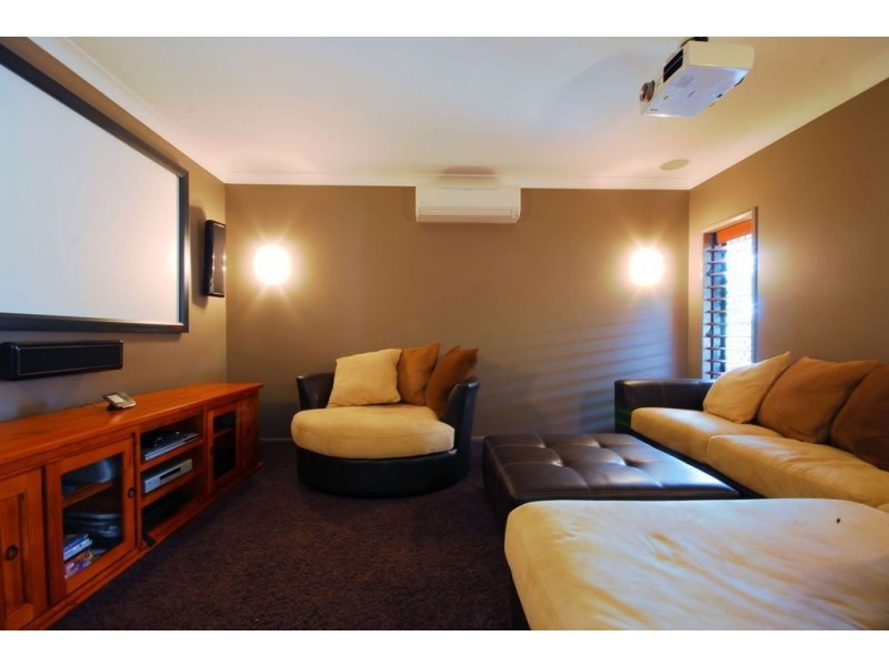 3 Currawinya Court, Bushland Beach QLD 4818