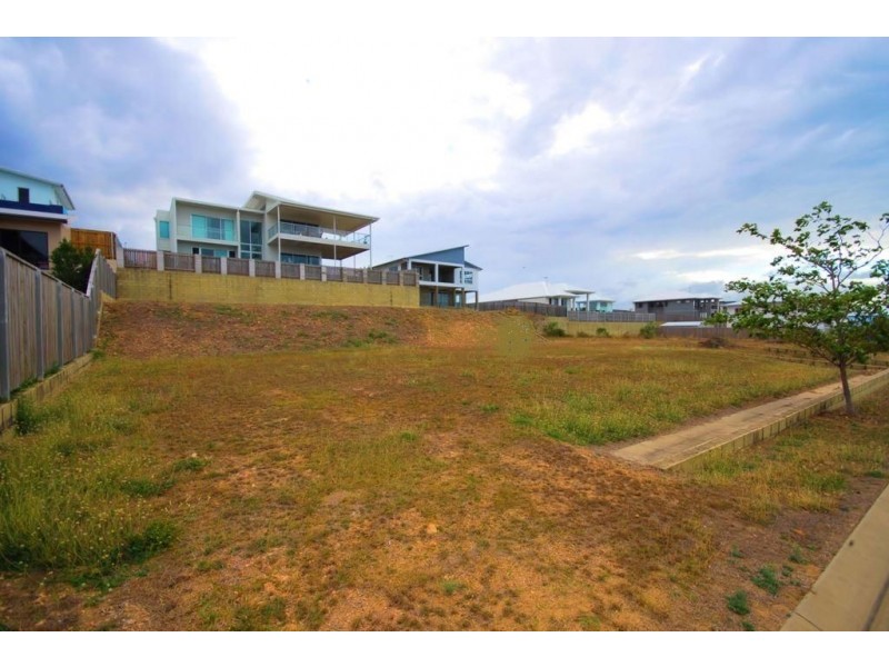 7 Cashell Crescent, Bushland Beach QLD 4818