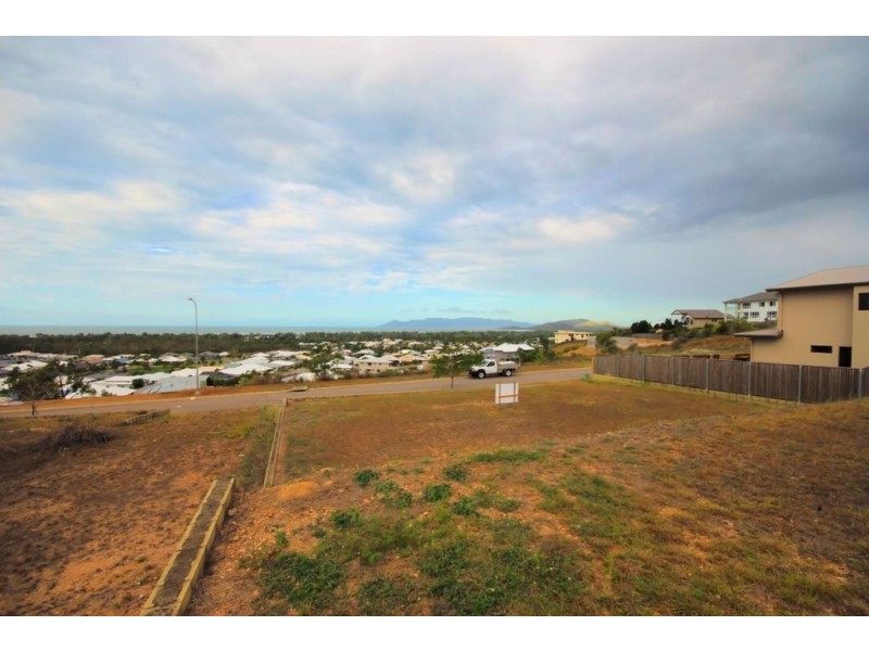 7 Cashell Crescent, Bushland Beach QLD 4818