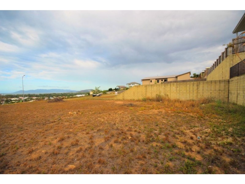 7 Cashell Crescent, Bushland Beach QLD 4818