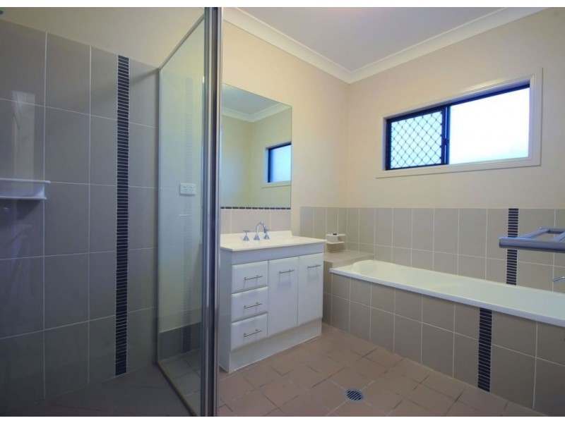 20 Eshelby Street, Bushland Beach QLD 4818