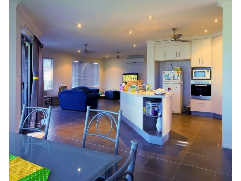 40 Hillock Crescent, Bushland Beach QLD 4818