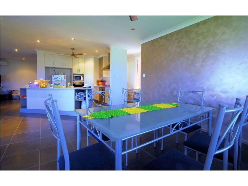 40 Hillock Crescent, Bushland Beach QLD 4818