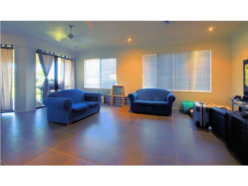 40 Hillock Crescent, Bushland Beach QLD 4818