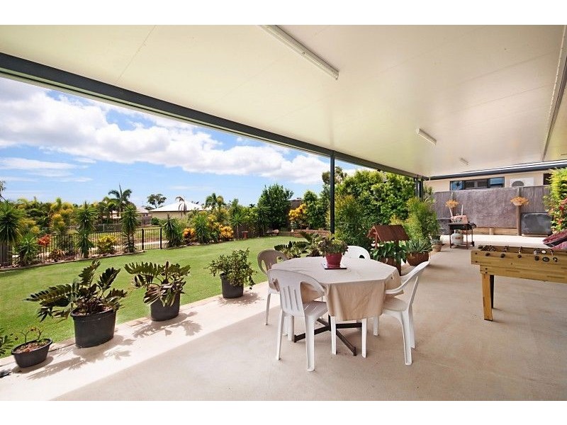 25 Dungurra Place, Bushland Beach QLD 4818