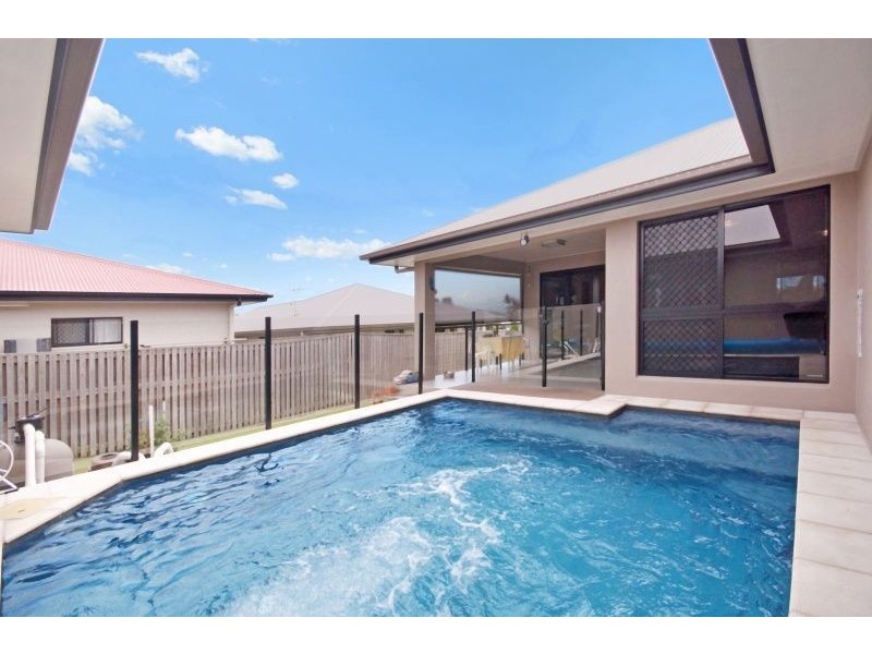 25 Dungurra Place, Bushland Beach QLD 4818