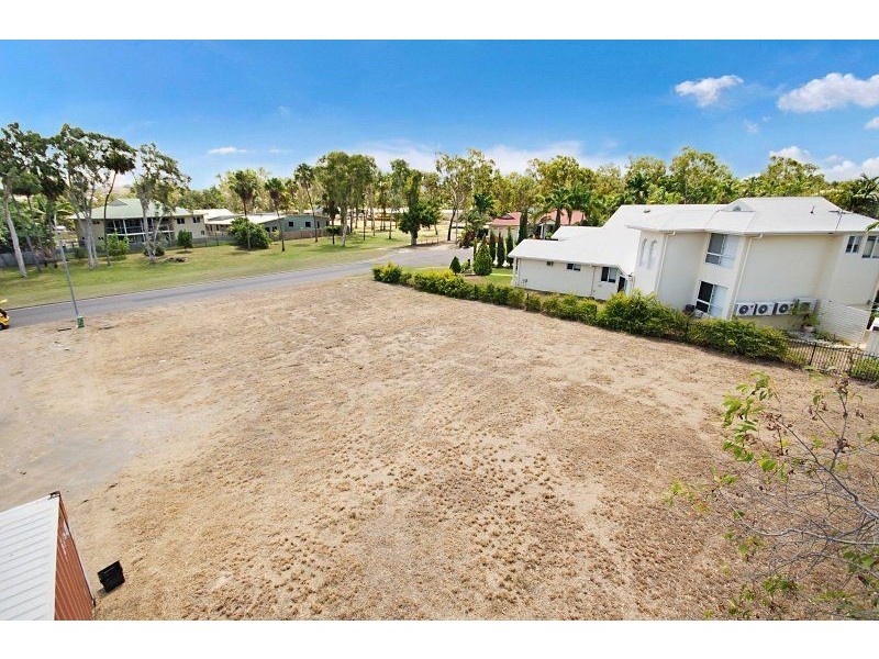 54 Livistonia Close, Bushland Beach QLD 4818