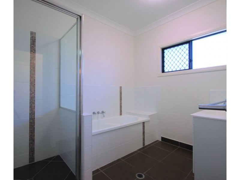 143 Daintree Drive, Bushland Beach QLD 4818