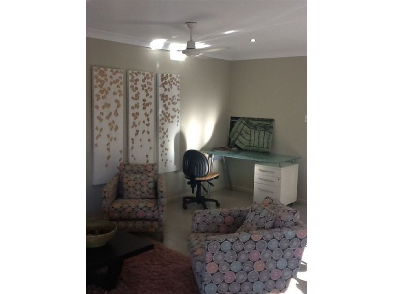 9 Balladonia Avenue, Mount Low QLD 4818