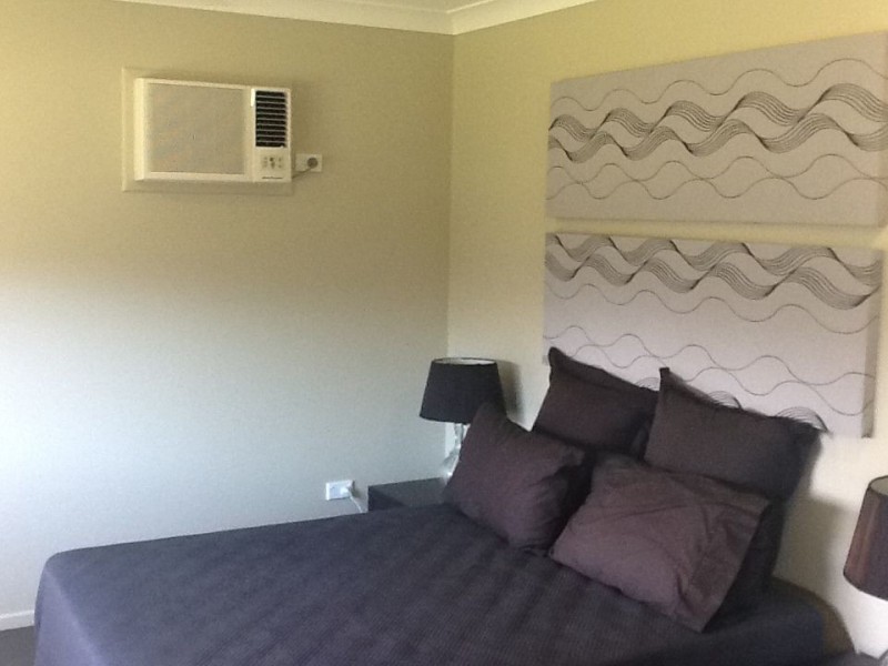 9 Balladonia Avenue, Mount Low QLD 4818