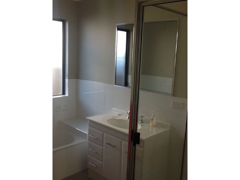 9 Balladonia Avenue, Mount Low QLD 4818