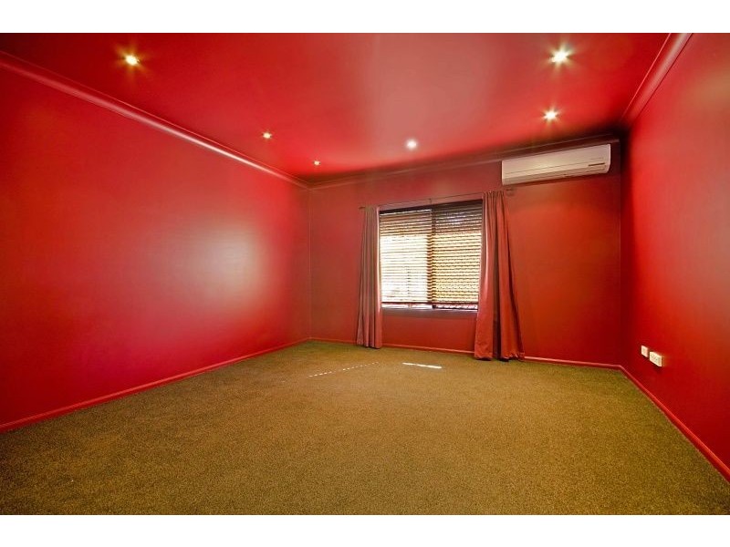 18 Eungella Court, Bushland Beach QLD 4818