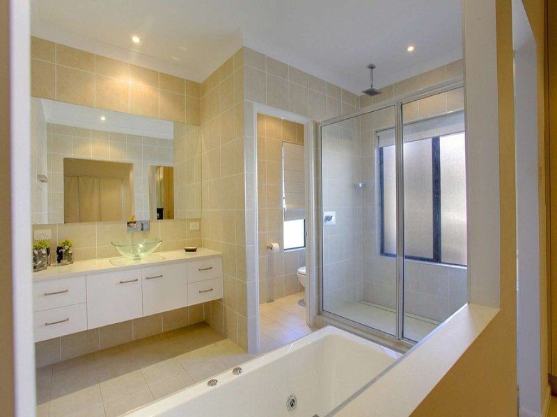 42 Donostia Crescent, Bushland Beach QLD 4818