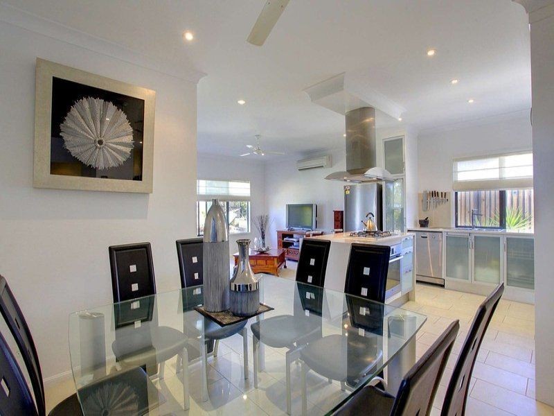 42 Donostia Crescent, Bushland Beach QLD 4818