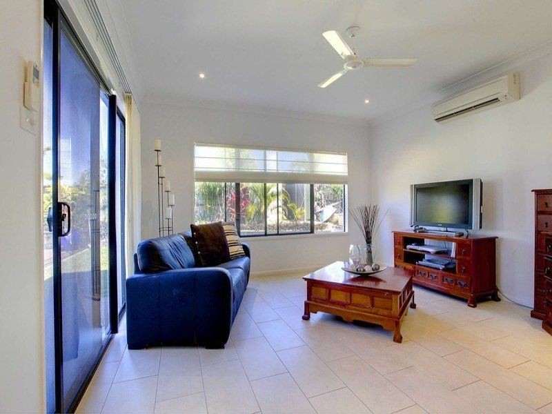 42 Donostia Crescent, Bushland Beach QLD 4818