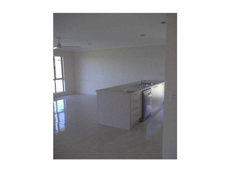 48 Beach Oak Avenue, Mount Low QLD 4818