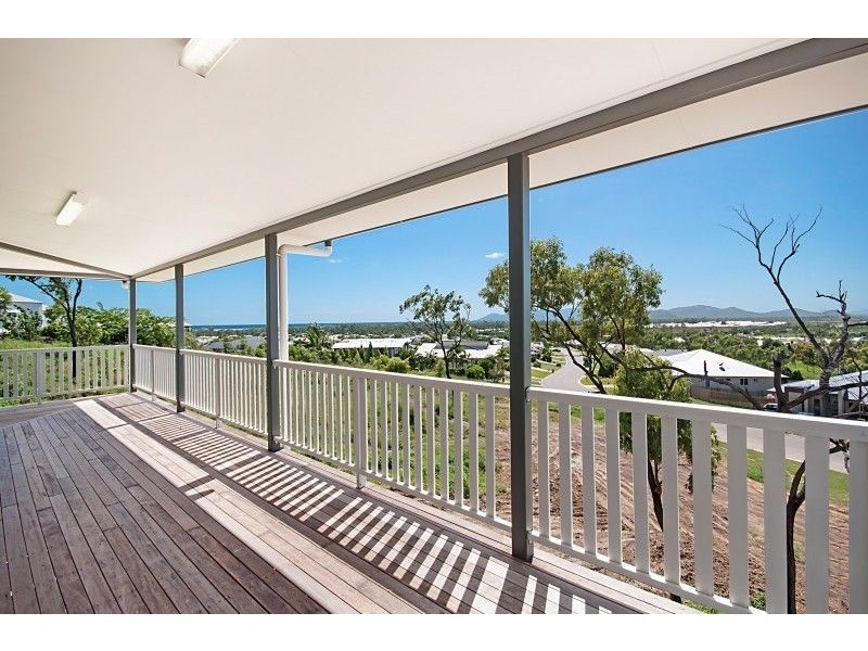 24 Minstrel Court, Bushland Beach QLD 4818