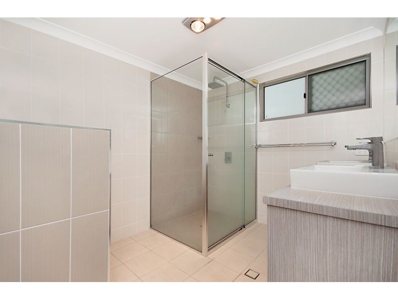 24 Minstrel Court, Bushland Beach QLD 4818