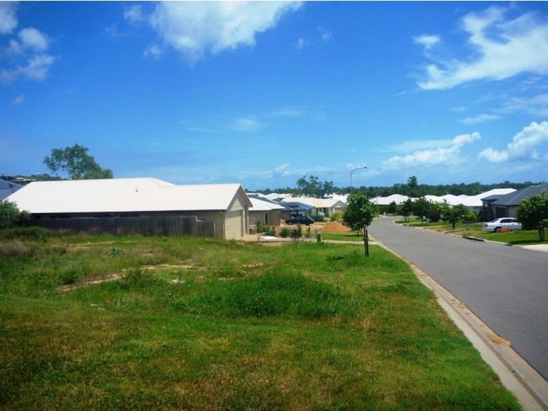 19 Rattray Street, Bushland Beach QLD 4818