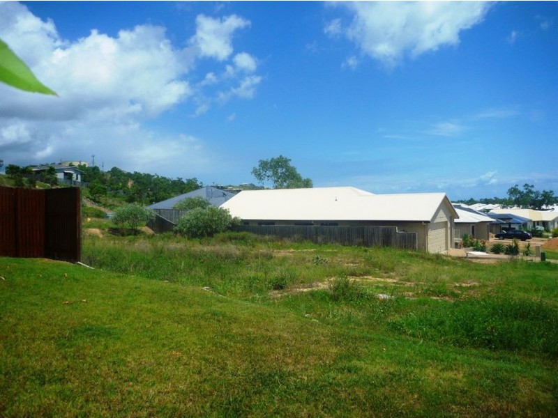 19 Rattray Street, Bushland Beach QLD 4818