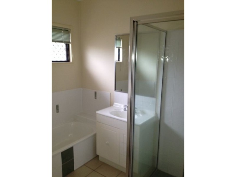 28 Seabrook circuit, Bushland Beach QLD 4818