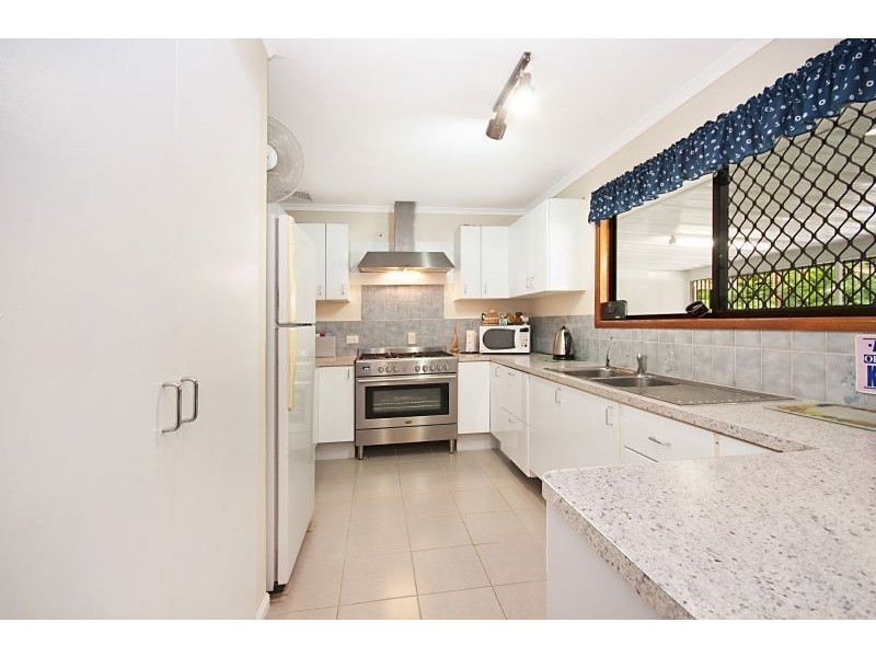 4 Gum Court, Bushland Beach QLD 4818