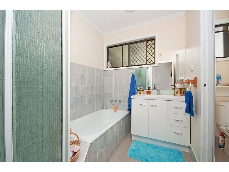 4 Gum Court, Bushland Beach QLD 4818