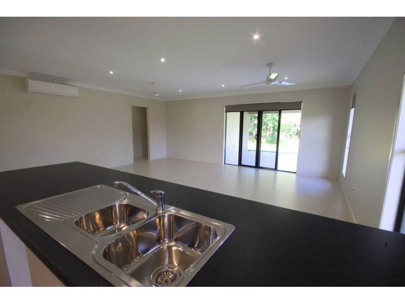 40 Pacific Ave, Bushland Beach QLD 4818