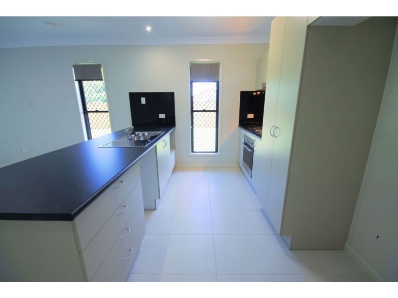 40 Pacific Ave, Bushland Beach QLD 4818