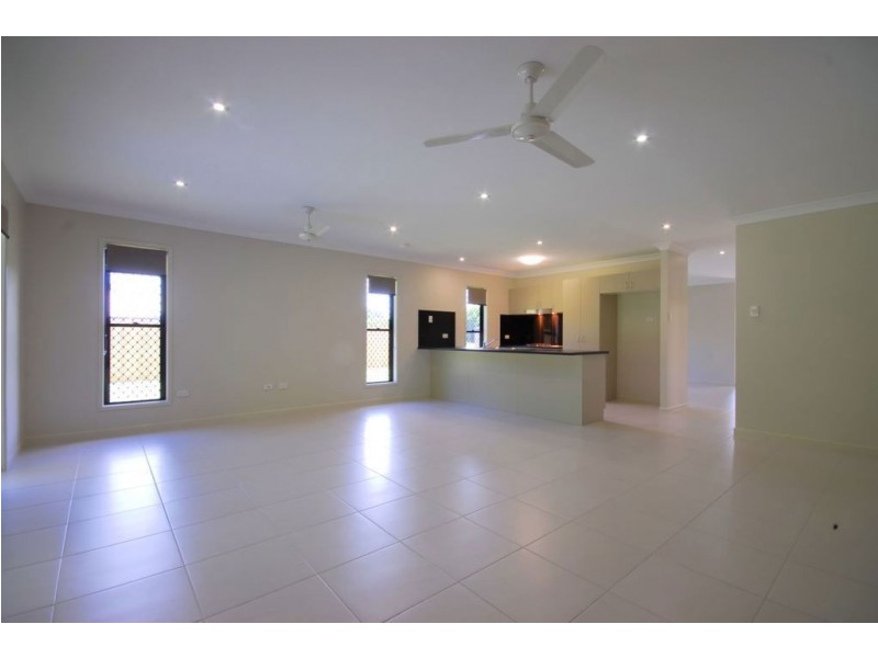 40 Pacific Ave, Bushland Beach QLD 4818