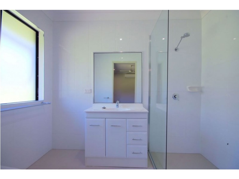 40 Pacific Ave, Bushland Beach QLD 4818