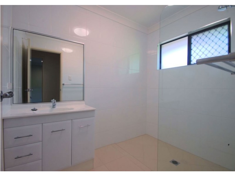 40 Pacific Ave, Bushland Beach QLD 4818