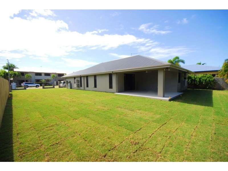 40 Pacific Ave, Bushland Beach QLD 4818