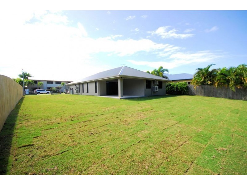 40 Pacific Ave, Bushland Beach QLD 4818