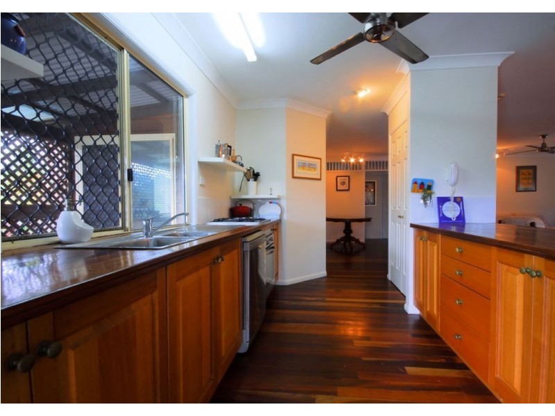 35 Lagoon Crescent, Saunders Beach QLD 4818