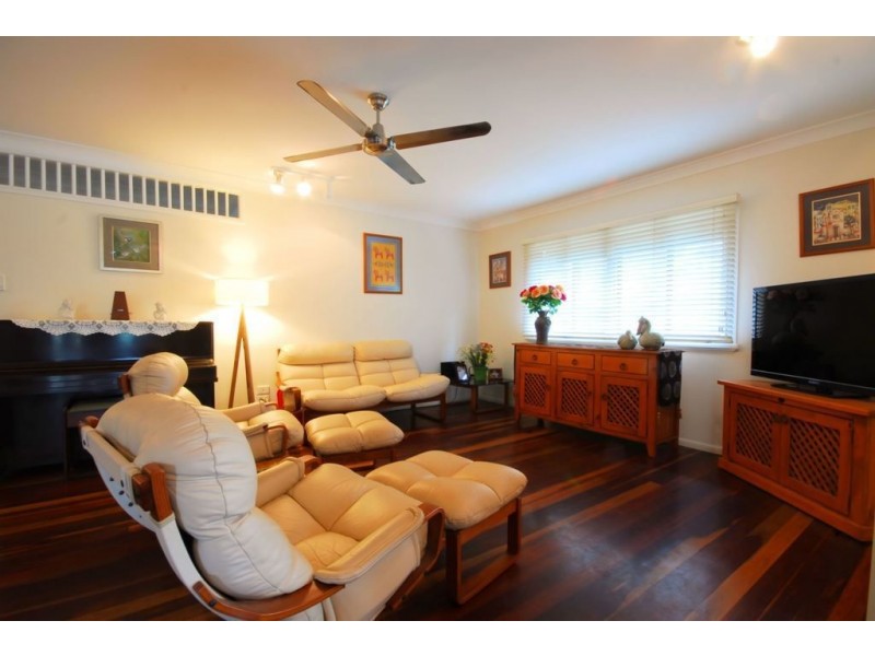 35 Lagoon Crescent, Saunders Beach QLD 4818