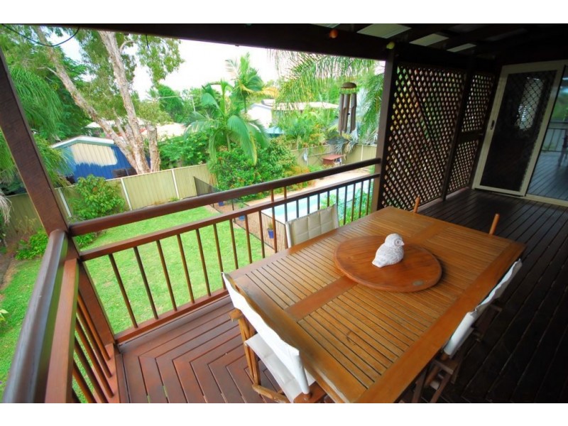 35 Lagoon Crescent, Saunders Beach QLD 4818