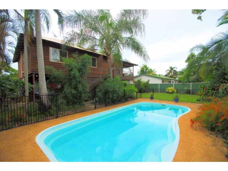 35 Lagoon Crescent, Saunders Beach QLD 4818