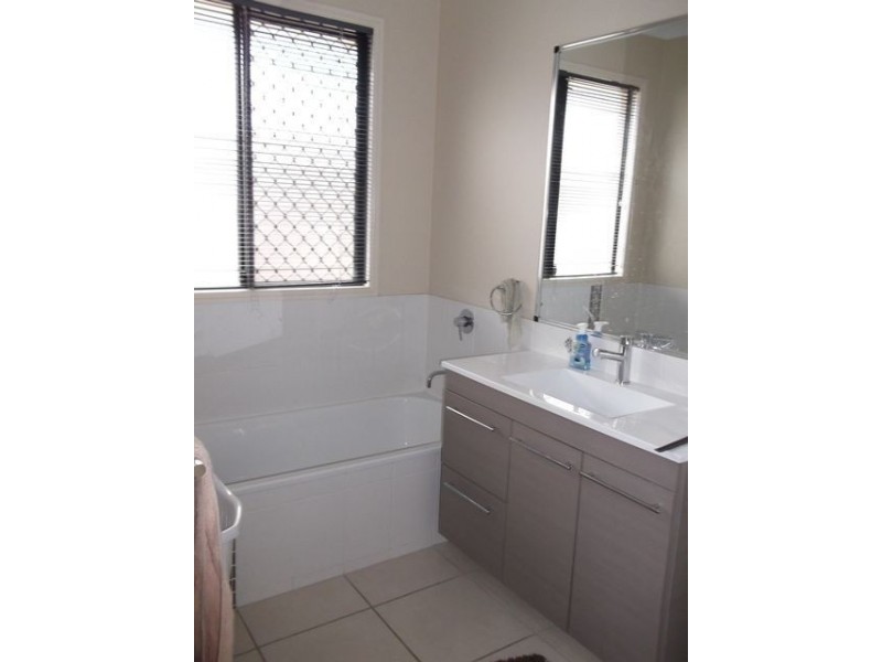 27 Anchorage Cct, Bushland Beach QLD 4818